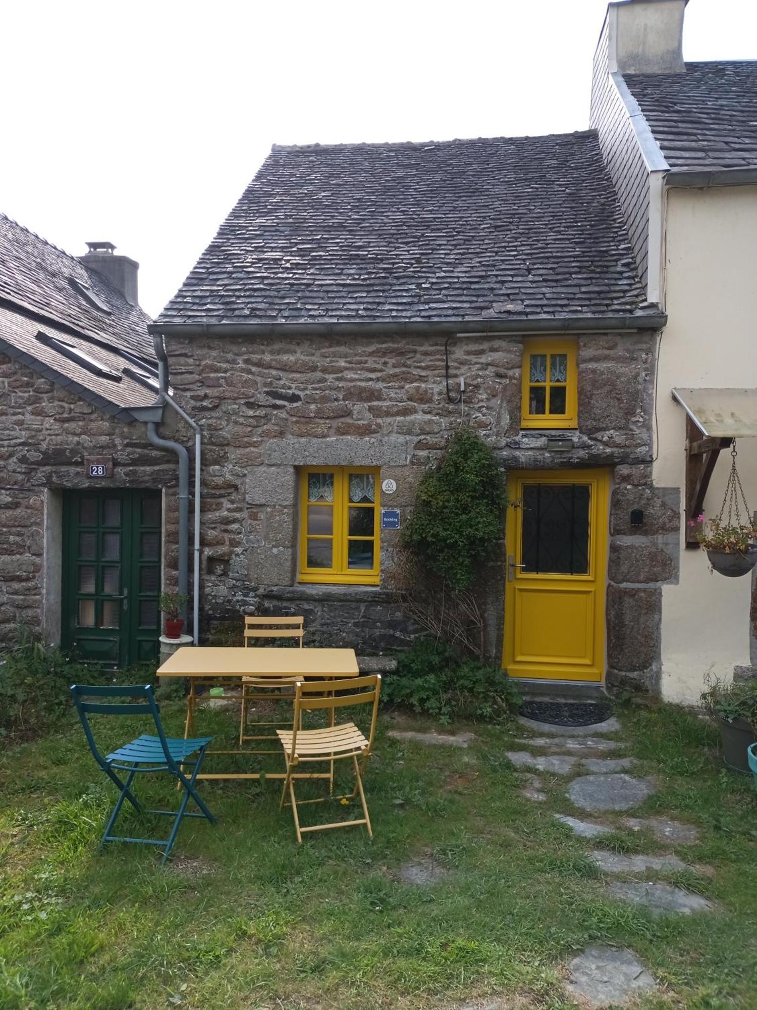 La Maison De Poupee Berrien Luaran gambar