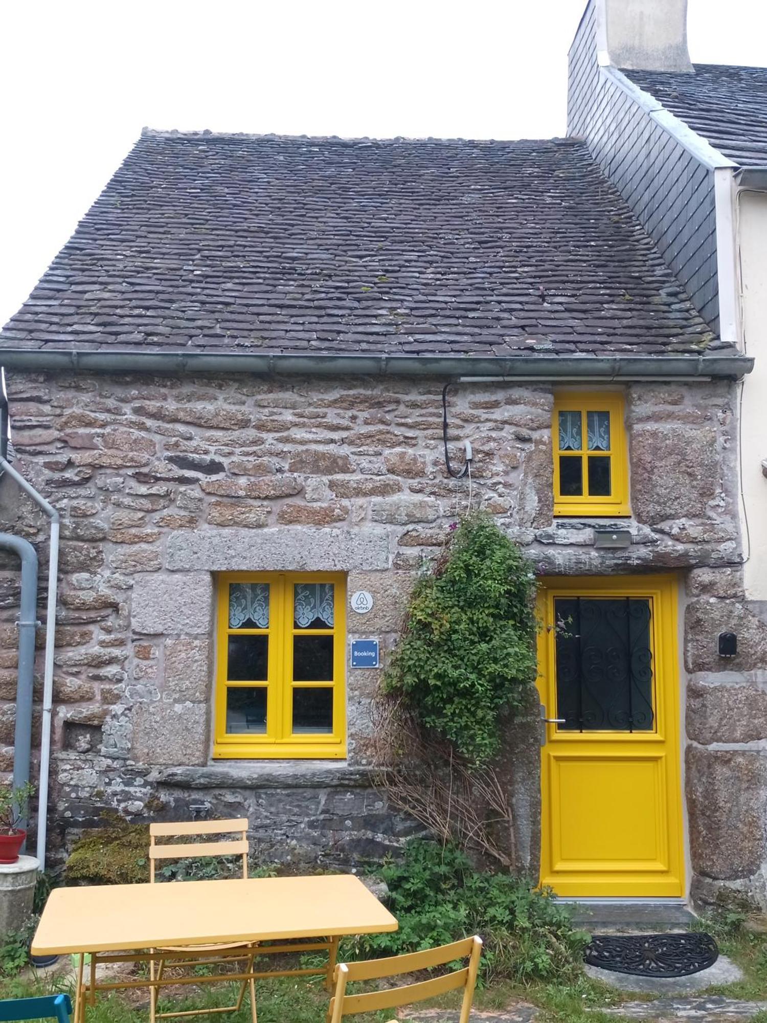 La Maison De Poupee Berrien Luaran gambar